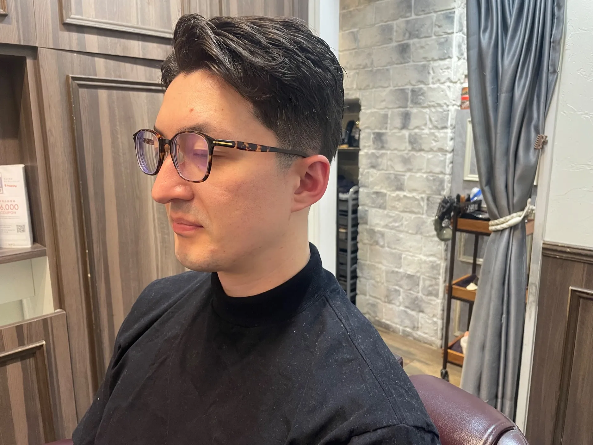 【テーパーフェード×ナチュラルオールバック】洗練された大人スタイル